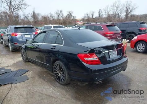 2014 Mercedes-Benz C 300 Luxury 4Matic/Sport 4Matic z USA, uszkodzony, nr VIN WDDGF8AB5EA911976